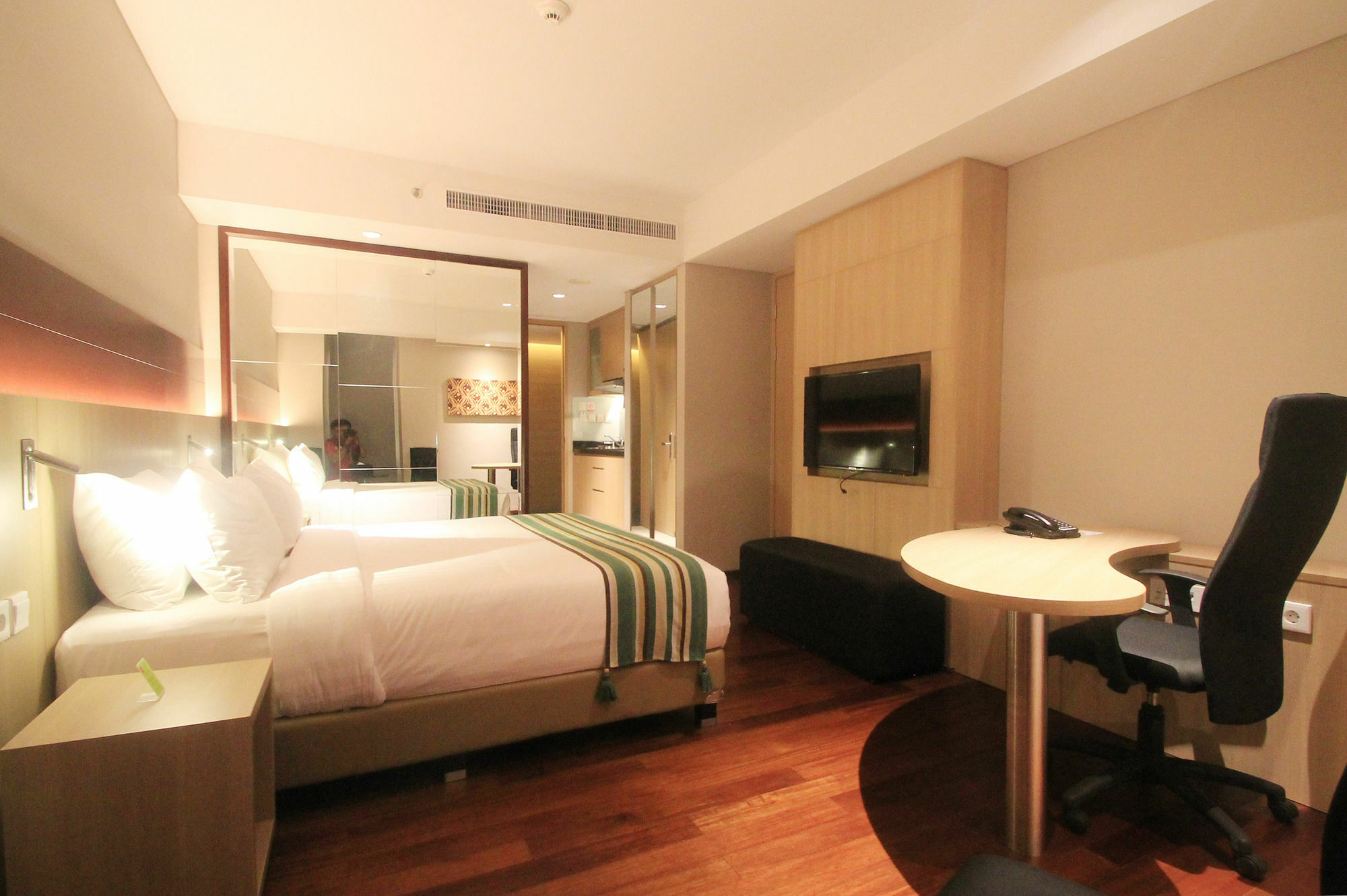 Ra Premiere Simatupang Otel Cilandak  Dış mekan fotoğraf